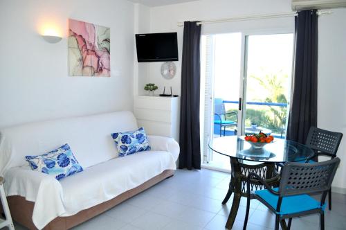 Cala Blanca Studio, by Bookindenia
