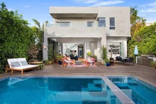 Swimmingpoolen hos eller tæt på Modern Luxury in Stunning Villa in the Heart of LA