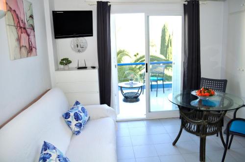 Cala Blanca Studio, by Bookindenia