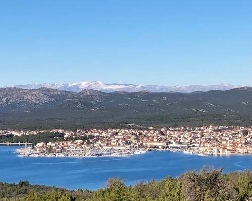 Naturlandskabet i nærheden af lejlighedshotellet