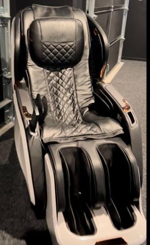 a black and white chair in a room at New Luxury Home with Games Room and Park Outlook Sleeps 12, 26 mins from CHC airport in Lincoln