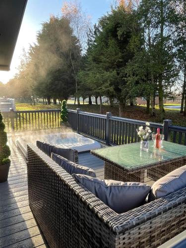Ailsa Lodge with Hot Tub photo 7