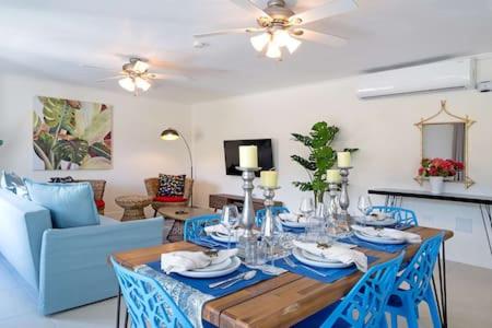Hospitality Expert CHA3 - Pool Beach Hip-Strip
