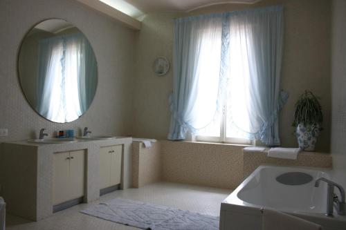 O baie la Villa Poggio Falcone