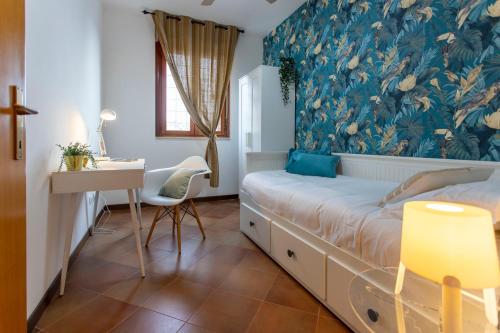 Emilia Modern Apartment with Free Parking