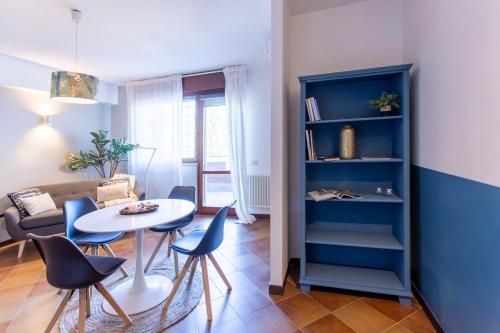 Emilia Modern Apartment with Free Parking
