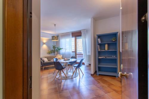 Emilia Modern Apartment with Free Parking
