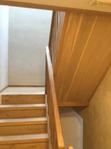 a staircase in a house with a wooden ceiling at Maison Druyard huis met 5 slaapkamers in Durbuy