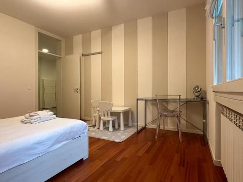 Katil atau katil-katil dalam bilik di Welc-ōM Luxury Hillside Retreat