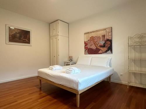 Katil atau katil-katil dalam bilik di Welc-ōM Luxury Hillside Retreat