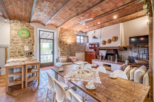 Podere Sant'Alberto with pool - Happy Rentals