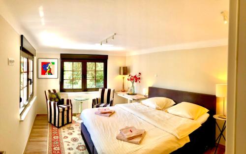 a bedroom with a bed and a table and chairs at Hotel Auberge Rustique in Beaufort