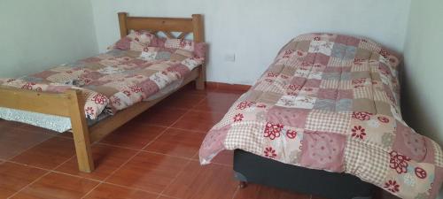 Giường trong phòng chung tại Departamento JERONIMO