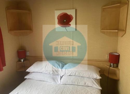 Ένα ή περισσότερα κρεβάτια σε δωμάτιο στο Affordable Caravan Holidays Butlins Minehead