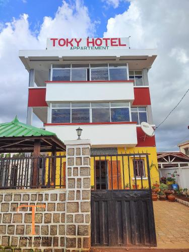 a building with a teddy hospital sign on top of it at TOKY Hôtel in Antsirabe