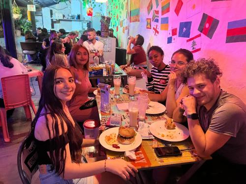 a group of people sitting at a table eating food at GREEN DOOR HOSTEL BOUTIQUE in San Gil
