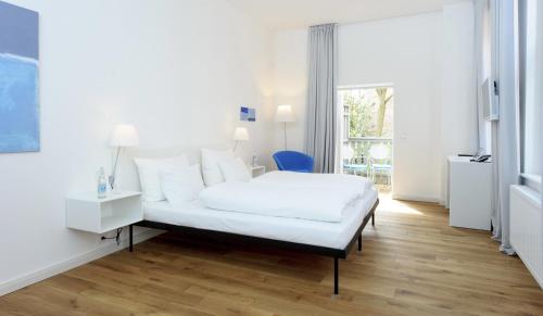 En eller flere senge i et værelse på einzigartig - Das kleine Hotel im Wasserviertel