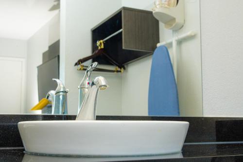 a white sink on a counter in a kitchen at Motel 6-Lantana West Palm Beach, FL in Lantana