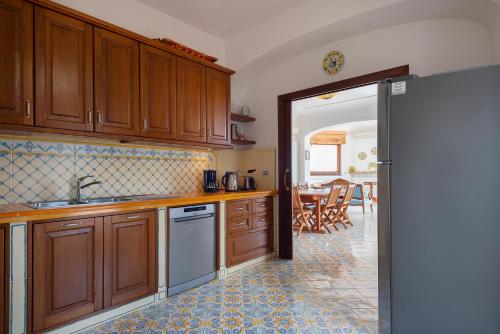 Η κουζίνα ή μικρή κουζίνα στο Villa Magnifico