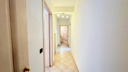 an empty hallway with a hallway leading to a room at Lady Teresa Apartment by Ca-Sa Check in Chioggia