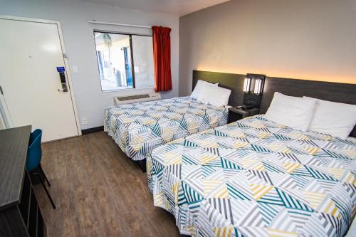 Кровать или кровати в номере Motel 6-Ft. Pierce, FL