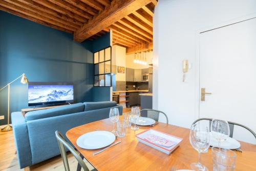 Photo de la galerie de l'établissement Old Lille apartment with cachet parking, à Lille