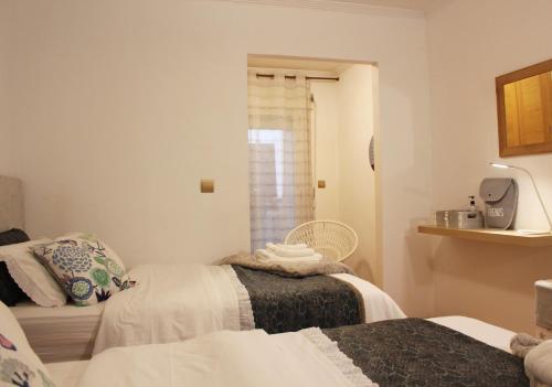 a room with two beds and a window at Apartamento Centro de Pontevedra in Pontevedra