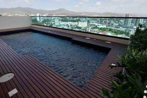 a swimming pool on the roof of a building at Luxury 3BR Apartment in Astria 908 in Tegucigalpa