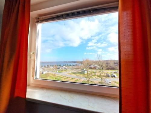 a window with a view of a golf course at Ferienpark P05-008 Ferienpark in Heiligenhafen