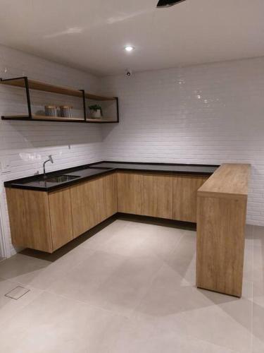 a kitchen with a counter and a sink in a room at Studio Giovanni Gronchi - Ao Lado do Metrô in São Paulo