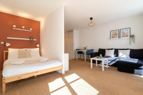 une chambre avec un lit et un salon dans l'établissement Vieux Lille -Nice studio neat and fully equipped !, à Lille