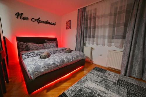 Postel nebo postele na pokoji v ubytování Neo Apartment