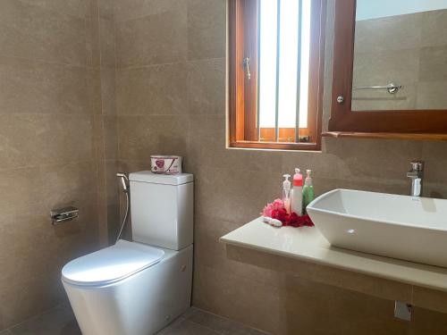 Koupelna v ubytování Sandaru villa