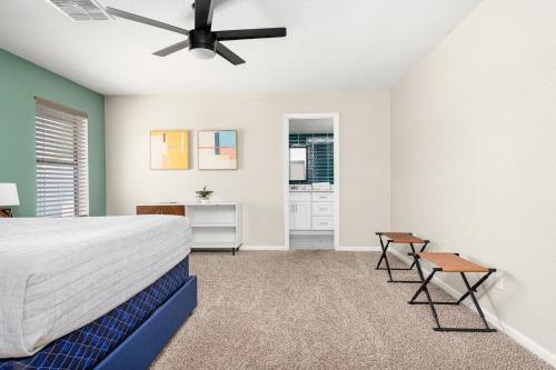 a bedroom with a bed and a ceiling fan at Casa Azul in Mesa