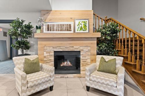 Area soggiorno di Country Inn & Suites by Radisson, Saskatoon, SK