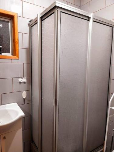 a bathroom with a shower and a sink at Cabaña León in Puerto Natales