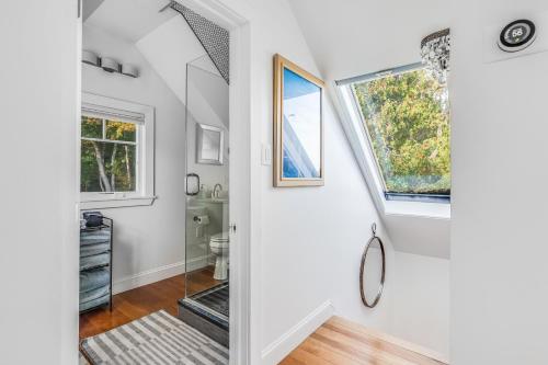 baño con aseo y ventana en Cozy Cottage on the Penobscot — Panoramic Luxury! 