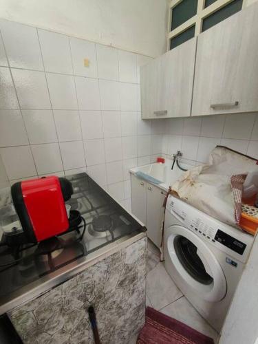 a small kitchen with a washing machine in it at Casa zia Maria in Priolo Gargallo
