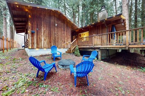 a group of chairs and a table in front of a house at Lookout Lair in Rhododendron