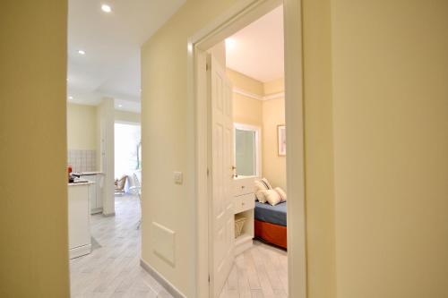 a hallway with a door leading to a bedroom at Gramsci 79 - Beachfront in Santa Margherita Ligure