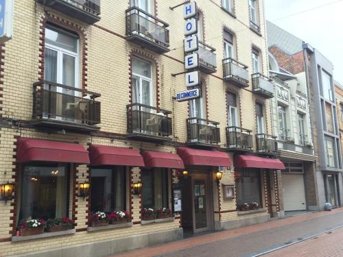 
a row of windows on the side of a building at Hotel Du Commerce in Blankenberge
