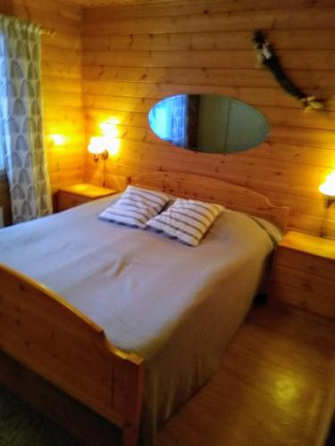 a bedroom with a bed with a mirror on the wall at Lapikas in Kallo