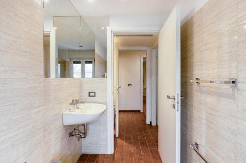 People Apartment in Milan (San Raffaele Hospital)