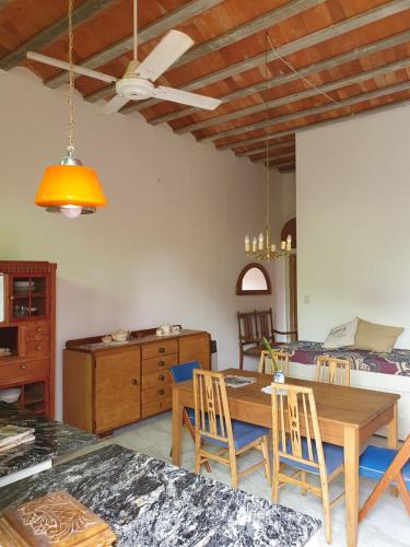 a dining room with a table and chairs and a bed at Inocencia Faez in Roldán