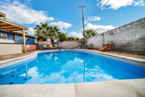 Las Vegas Retreat - 5 Mins From The Strip Home