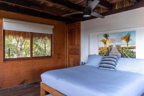 En eller flere senger på et rom på Xoot KaAna villa Amanecer