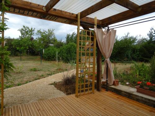 Zahrada ubytování Datcha Bourguignonne, Chambres & Gîte