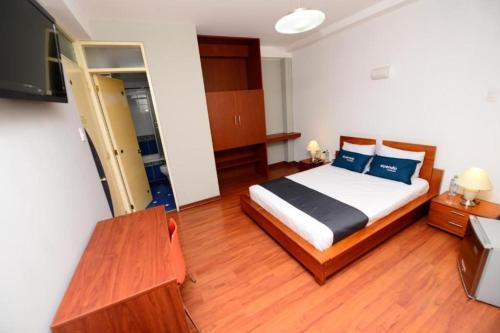 Ένα ή περισσότερα κρεβάτια σε δωμάτιο στο HOTEL LANCELOT
