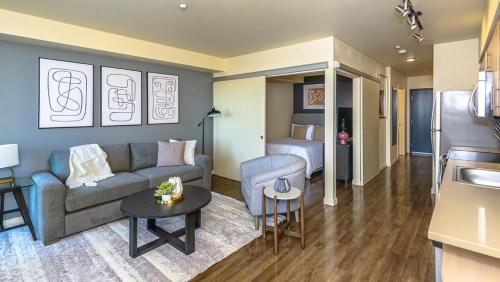 a living room with a couch and a bed at Landing Modern Apartment with Amazing Amenities (ID8426X91) in Tacoma