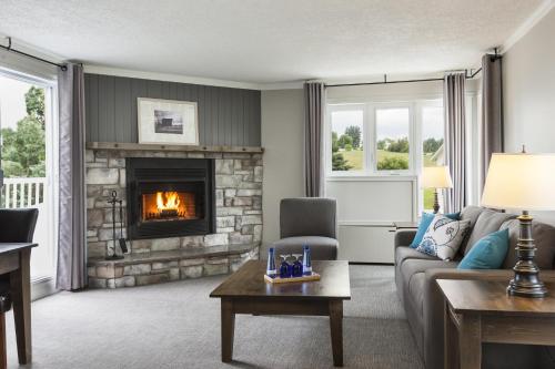 a living room with a couch and a fireplace at Auberge West Brome in West Brome